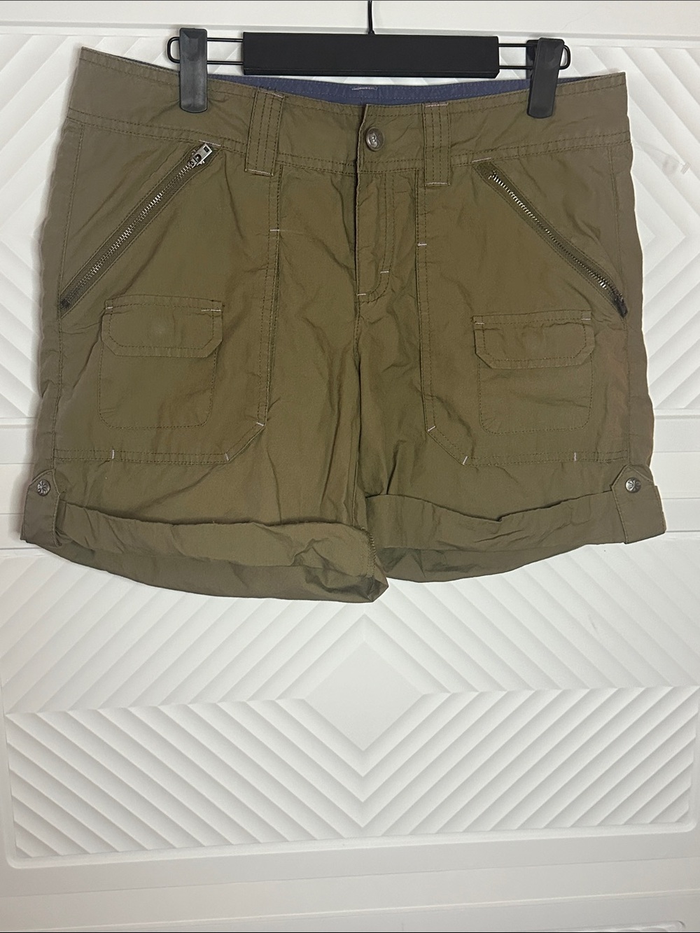 Athleta Olive Green Cargo Roll-Cuff Shorts